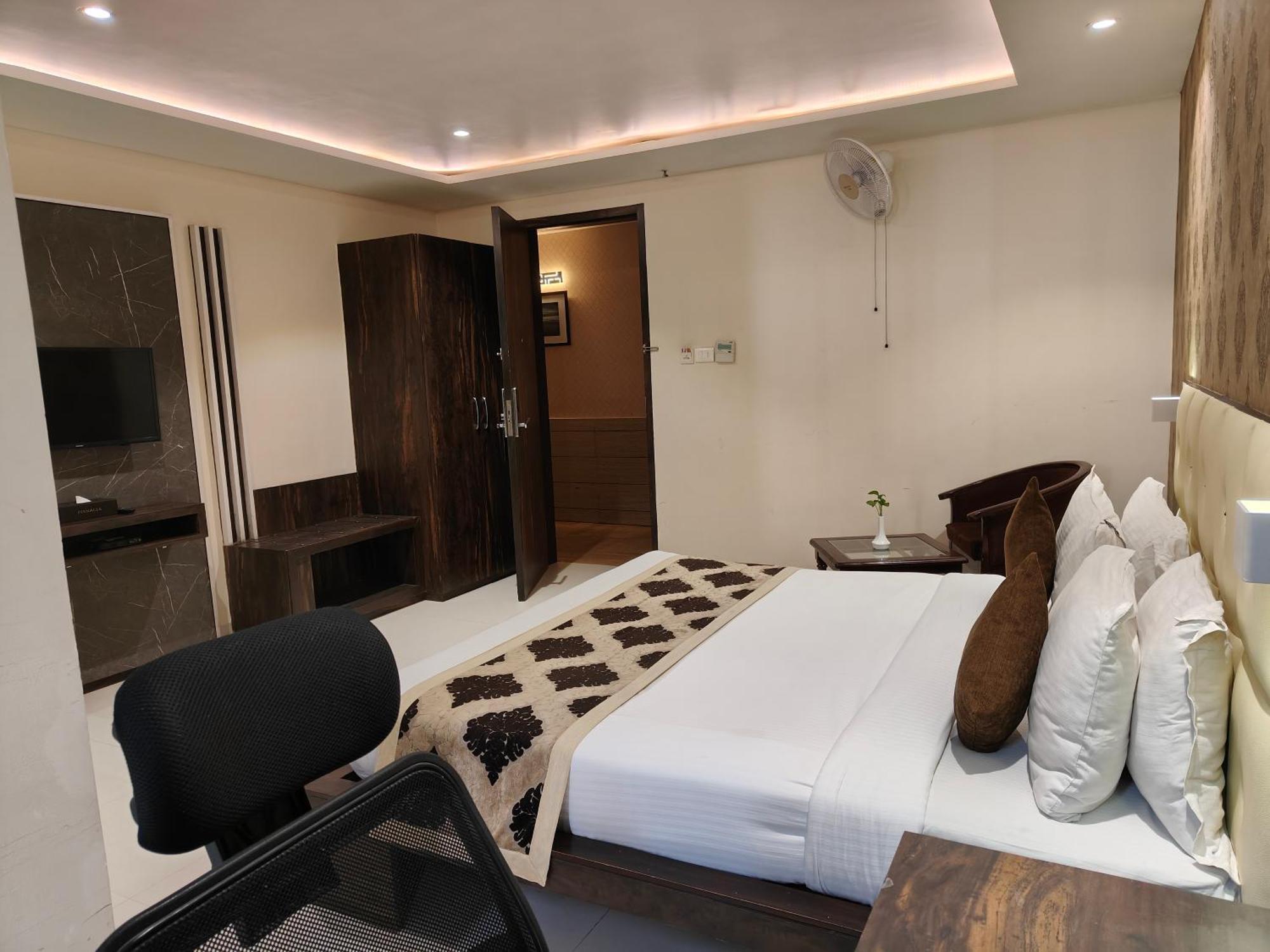 Pinnacle By Click Hotels, Лакхнау Екстер'єр фото