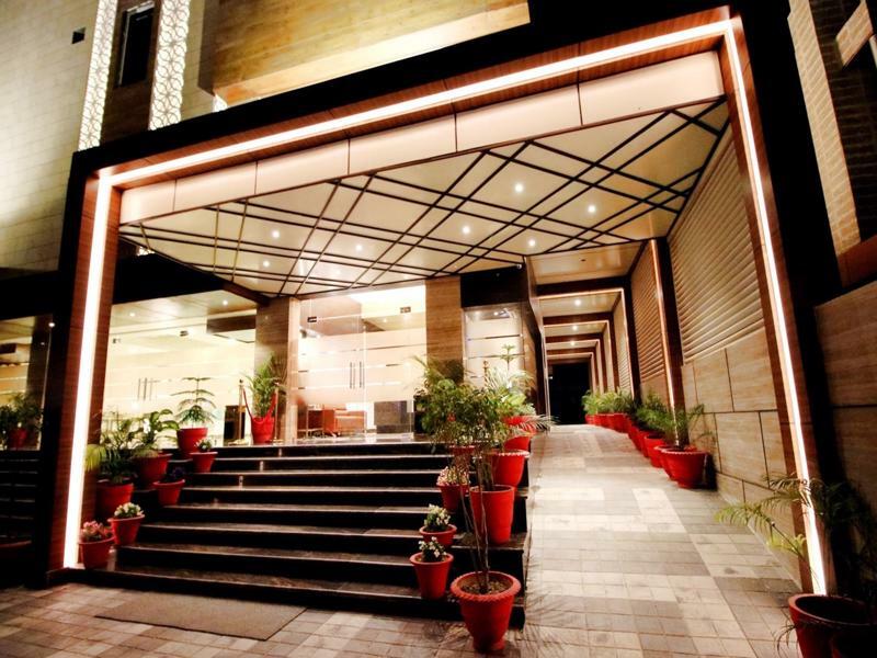 Pinnacle By Click Hotels, Лакхнау Екстер'єр фото